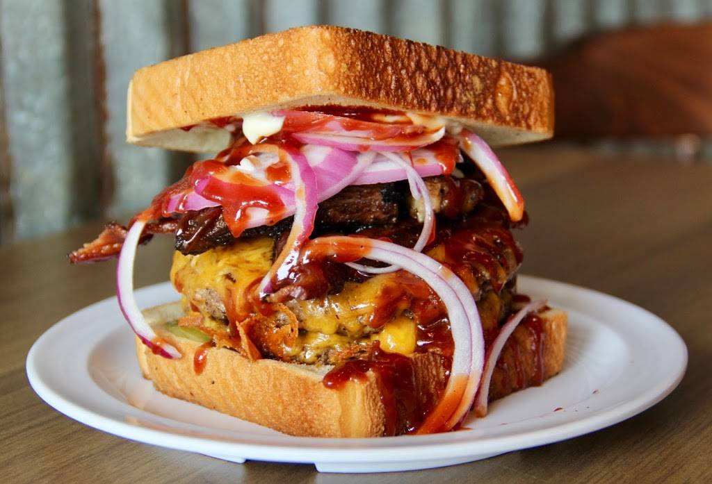Quackers Cafe & Creamery/Best Burger Barn | restaurant | 71 N Waco St, Hillsboro, TX 76645, USA | 2542051772 OR +1 254-205-1772