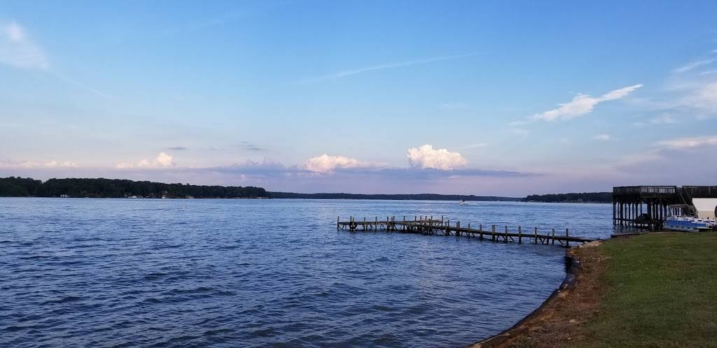 The Boat House on Lake Tillery | 712 Berry Hill Dr, Norwood, NC 28128, USA