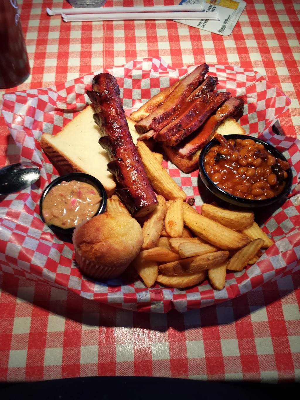 Famous Daves Bar-B-Que | restaurant | 1110 E Kimberly Rd, Davenport, IA 52807, USA | 5633888555 OR +1 563-388-8555
