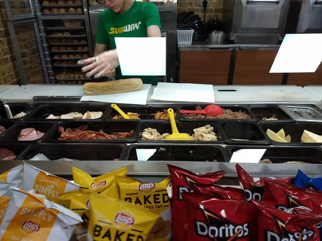 Subway | restaurant | 1850 N Mecklenburg Ave, South Hill, VA 23970, USA | 4345840077 OR +1 434-584-0077