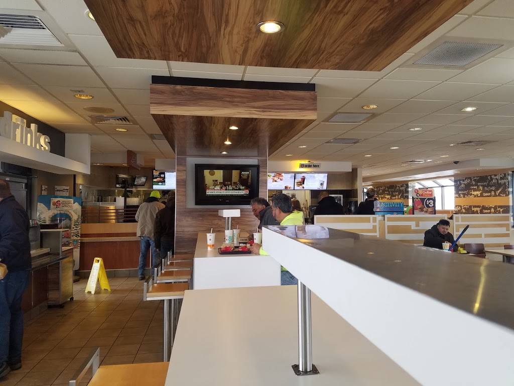 McDonalds | cafe | 2922 N Pontiac Dr, Janesville, WI 53545, USA | 6087564686 OR +1 608-756-4686