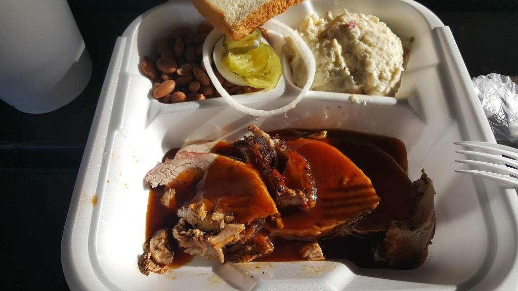The ReaL Pit BBQ | restaurant | 14645 River Rd, Canyon Lake, TX 78133, USA | 8309642619 OR +1 830-964-2619