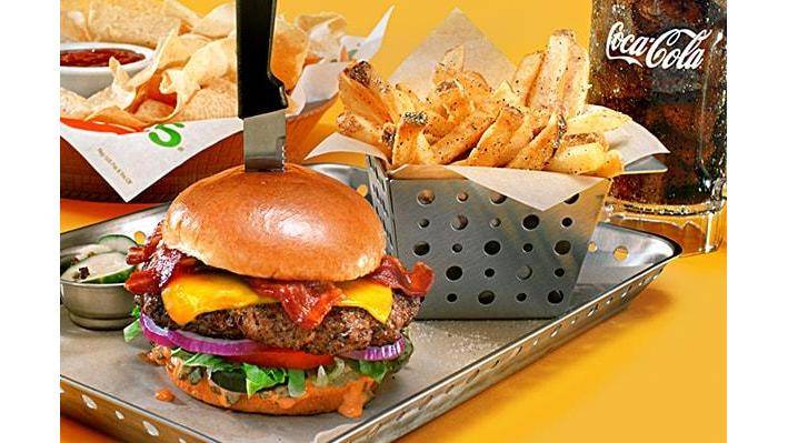 Chilis Grill & Bar | meal takeaway | 310 Army Trail Rd, Bloomingdale, IL 60108, USA | 6308949966 OR +1 630-894-9966