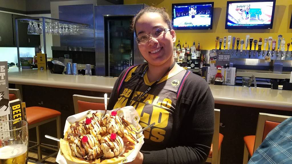 Buffalo Wild Wings | meal takeaway | 3072 N Eastman Rd, Longview, TX 75605, USA | 9036633151 OR +1 903-663-3151