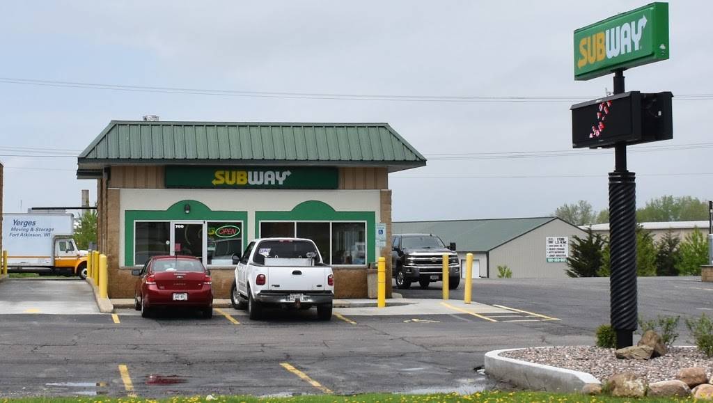 Subway Restaurants | restaurant | 1220 Janesville Ave Suite 700 Fort Plaza, Fort Atkinson, WI 53538, USA | 9205633344 OR +1 920-563-3344