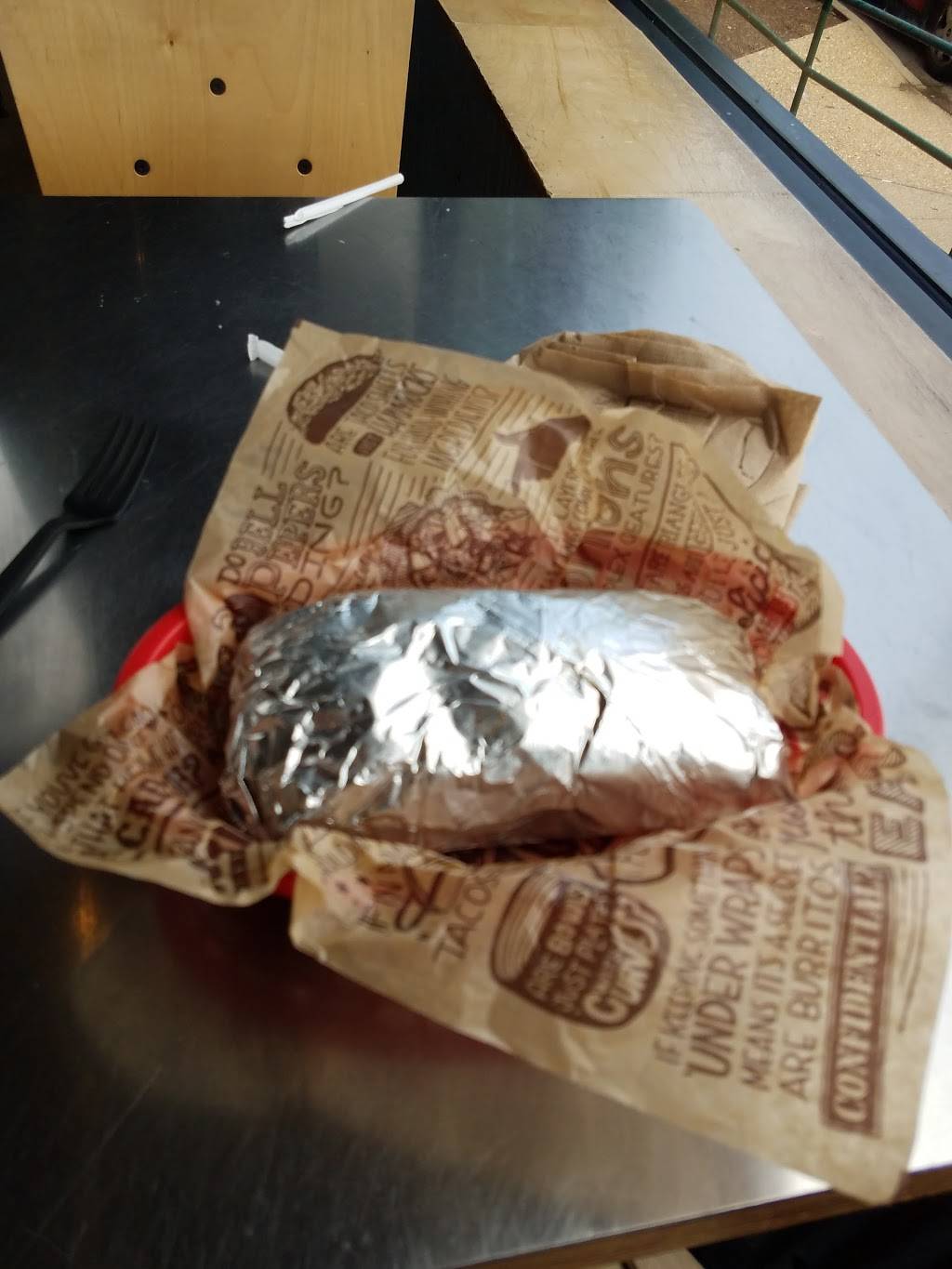 Chipotle Mexican Grill | restaurant | 5747 Burke Centre Pkwy, Burke, VA 22015, USA | 7032502537 OR +1 703-250-2537