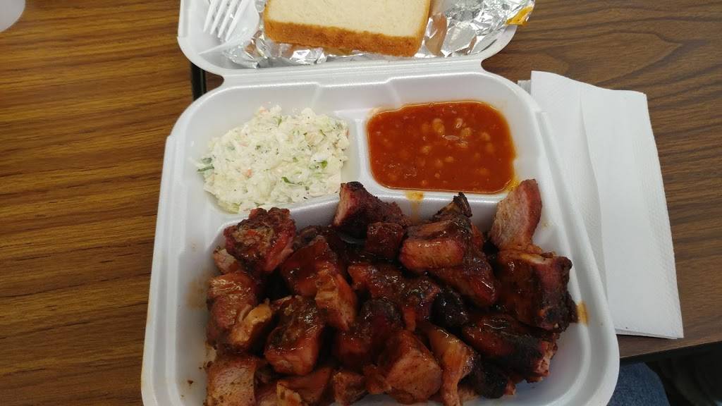 Clays House Of Pig | restaurant | 205 S Veterans Memorial Blvd, Tupelo, MS 38804, USA | 6628407980 OR +1 662-840-7980