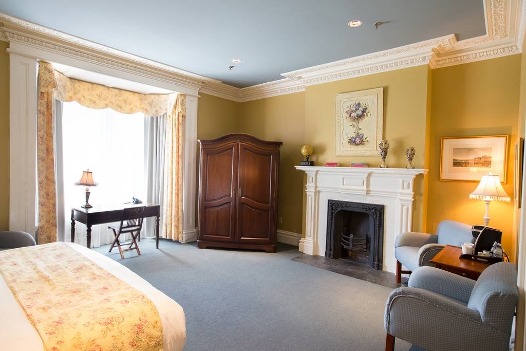 Manoir Rouville Campbell | restaurant | 125 Chemin des Patriotes Sud, Mont-Saint-Hilaire, QC J3H 3G5, Canada | 4504466060 OR +1 450-446-6060