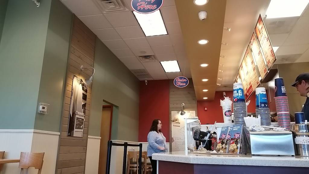 Jersey Mikes Subs | meal takeaway | 539 Scranton Carbondale Hwy, Scranton, PA 18508, USA | 5703442973 OR +1 570-344-2973
