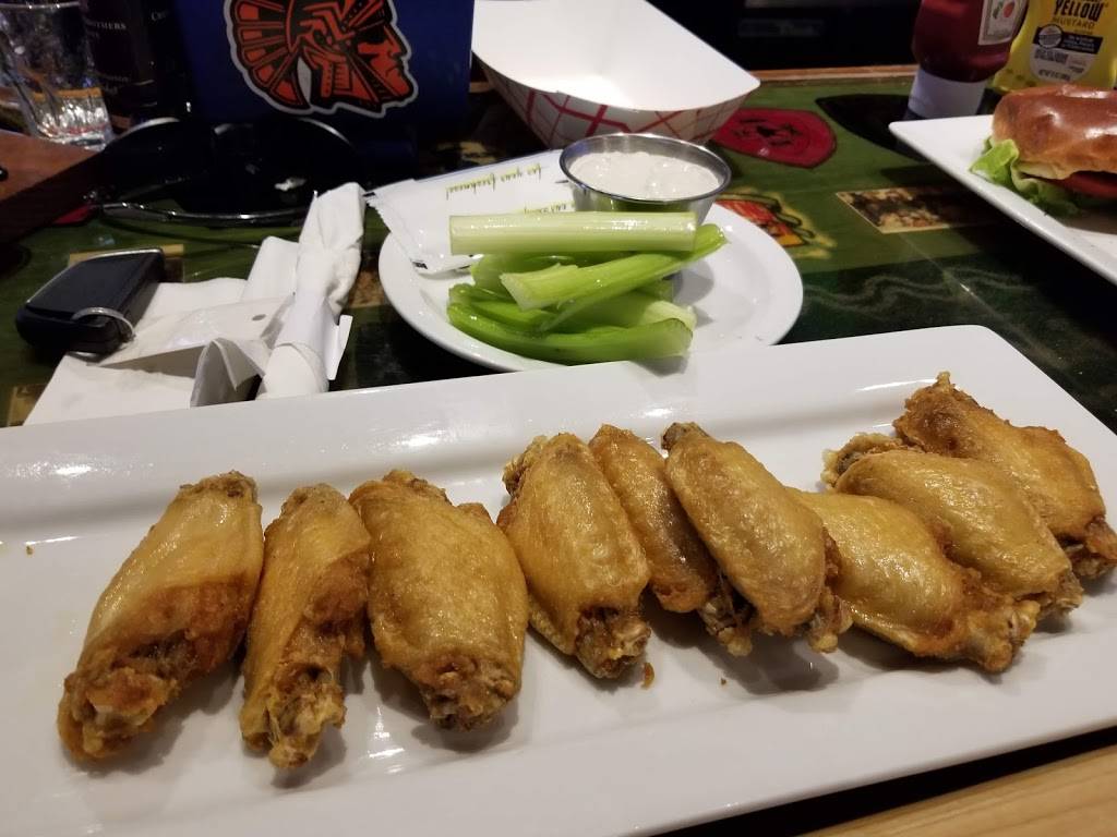 Foxboro Sports Tavern | restaurant | 4420 Thomasson Dr, Naples, FL 34112, USA | 2395302337 OR +1 239-530-2337