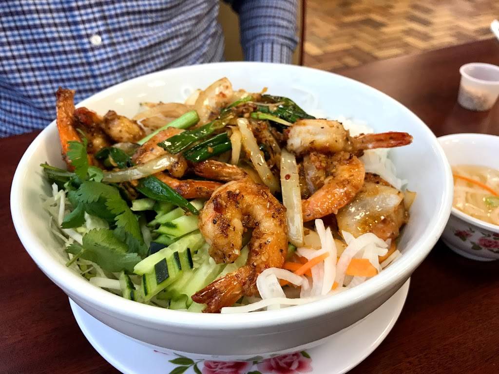 Pho U & Mi | restaurant | 1451 3rd Ave, Huntington, WV 25701, USA | 6818885338 OR +1 681-888-5338