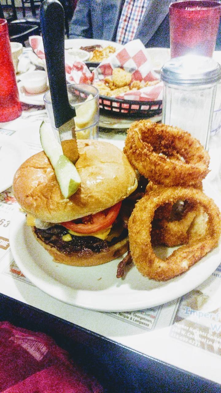 Hallmark Restaurant | restaurant | 4402 E Central Texas Expy, Killeen, TX 76543, USA | 2545266050 OR +1 254-526-6050