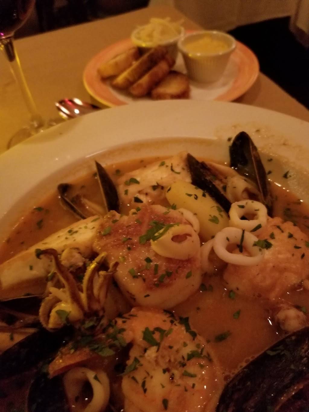 Le Penguin | restaurant | 7 Sconset Square, Westport, CT 06880, USA | 2035576432 OR +1 203-557-6432