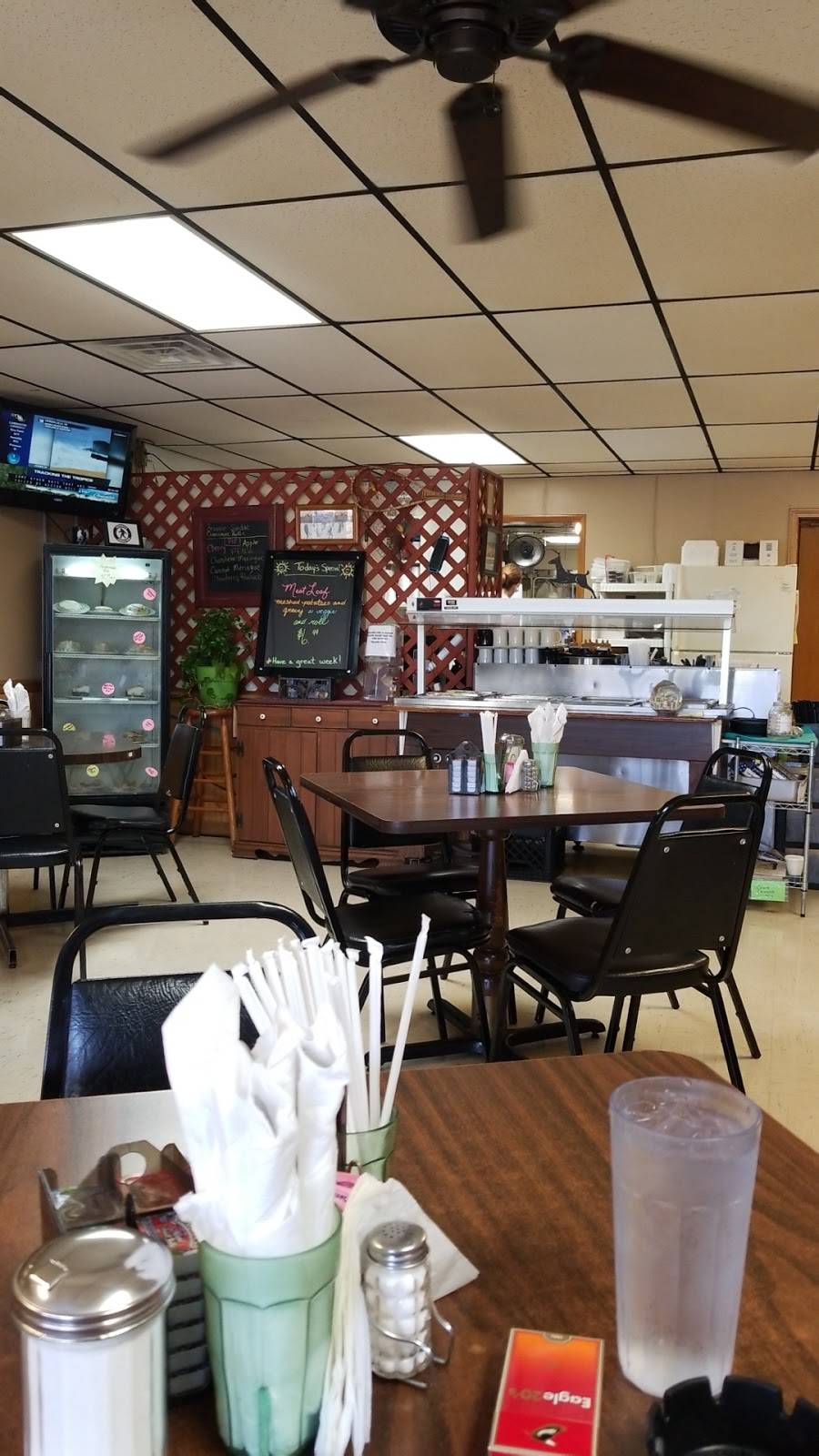 Maple Hill Restaurant | restaurant | 8089 State Hwy 76, Cape Fair, MO 65624, USA | 4175382355 OR +1 417-538-2355