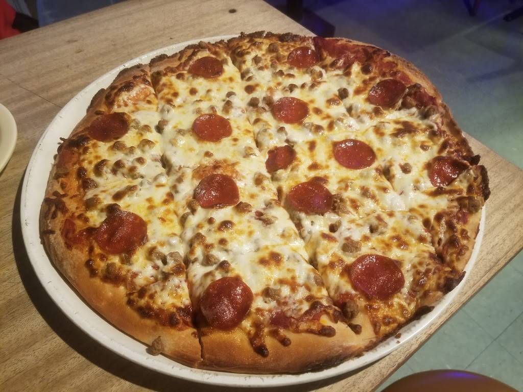 Big Sals Pizza | restaurant | 838 N 27th St, Lincoln, NE 68503, USA | 4024747832 OR +1 402-474-7832