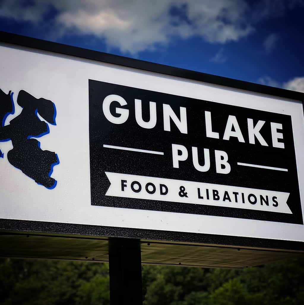 restaurants near gun lake casino