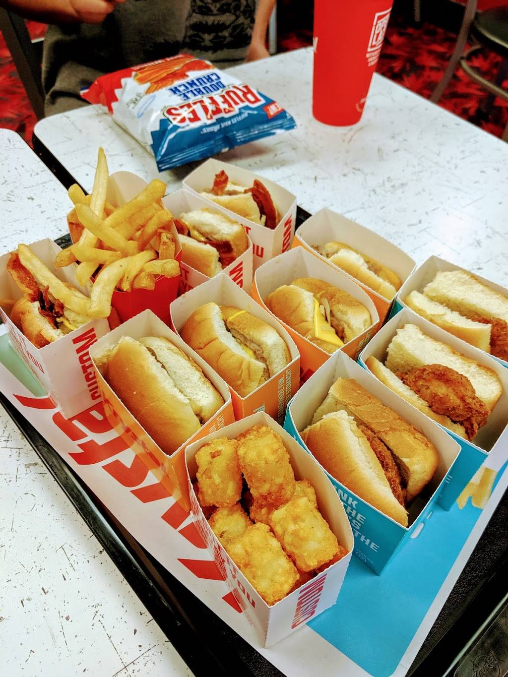 Krystal | meal takeaway | 1811 S Roane St, Harriman, TN 37748, USA | 8658829776 OR +1 865-882-9776