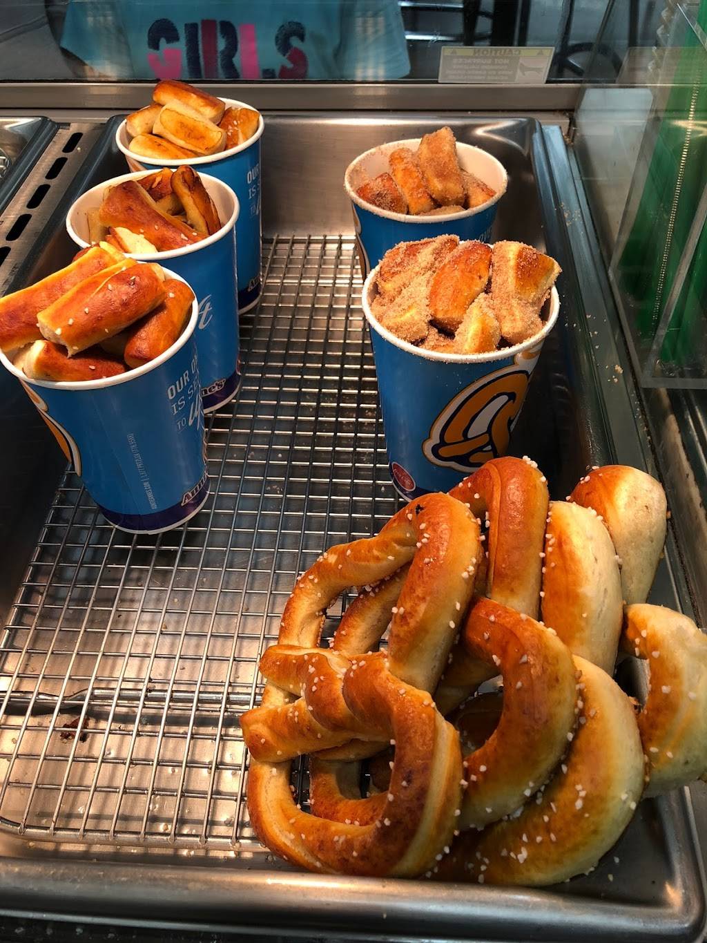 Auntie Annes | cafe | 100 E Street Rd, Warminster, PA 18974, USA | 2156726000 OR +1 215-672-6000