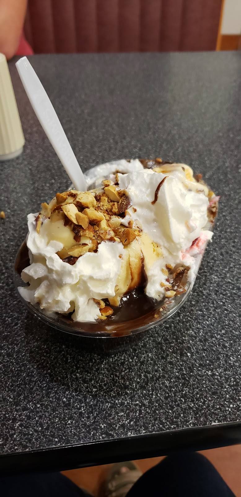 Braums Ice Cream & Burger Restaurant | restaurant | 1500 Zero St, Fort Smith, AR 72901, USA | 4796465920 OR +1 479-646-5920
