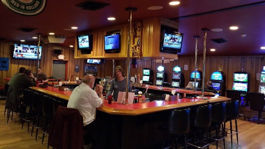 Ladder House Bar & Grill Inc | restaurant | 2209 Charles Town Rd, Martinsburg, WV 25405, USA | 3042672441 OR +1 304-267-2441