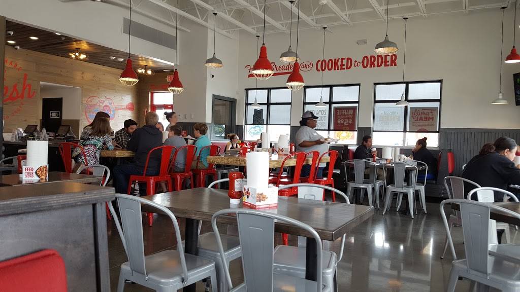 Slim Chickens 2490 Gulf Fwy S, League City, TX 77573, USA