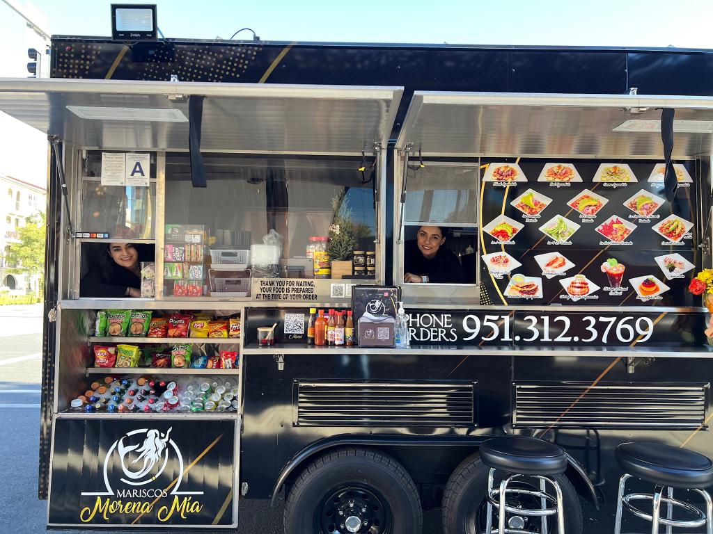 Mariscos Morena Mia | restaurant | 3368 Market St, Riverside, CA 92501, USA | 9513123769 OR +1 951-312-3769