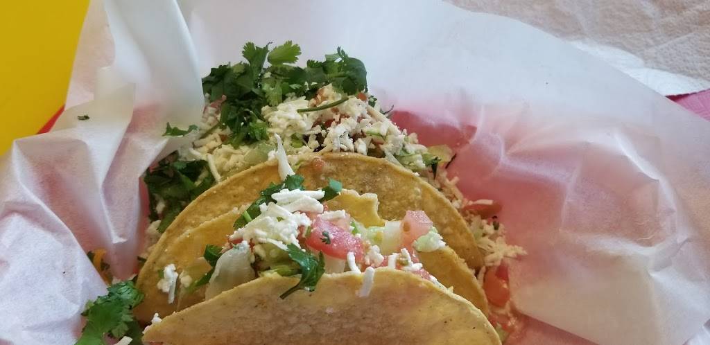 Fuzzys Taco Shop | restaurant | 5760 Olde Wadsworth Blvd, Arvada, CO 80002, USA | 3034389997 OR +1 303-438-9997