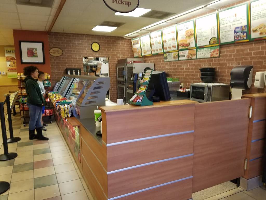 Subway | 613 Paul Maillard Rd #200, Luling, LA 70070, USA