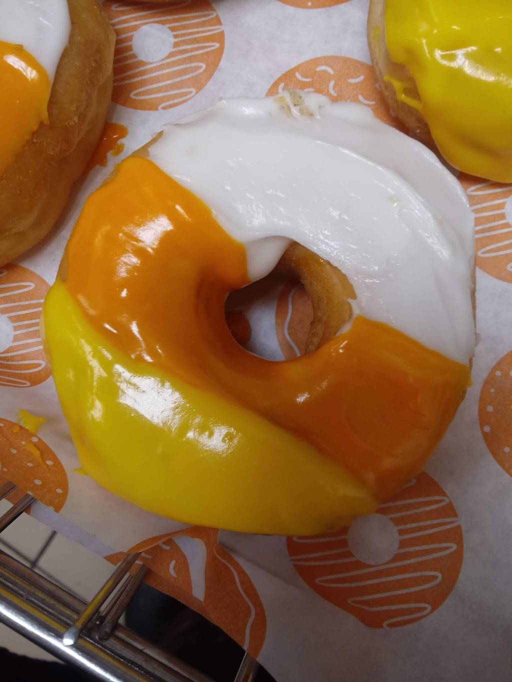 Dunkin | bakery | 2000 S Glenburnie Rd Suite 230, New Bern, NC 28562, USA | 2526315331 OR +1 252-631-5331