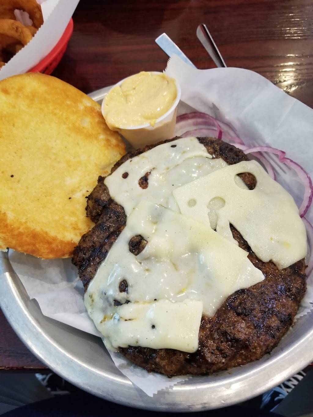 Bubs Burgers and Ice Cream | restaurant | 620 S Main St, Zionsville, IN 46077, USA | 3173440927 OR +1 317-344-0927