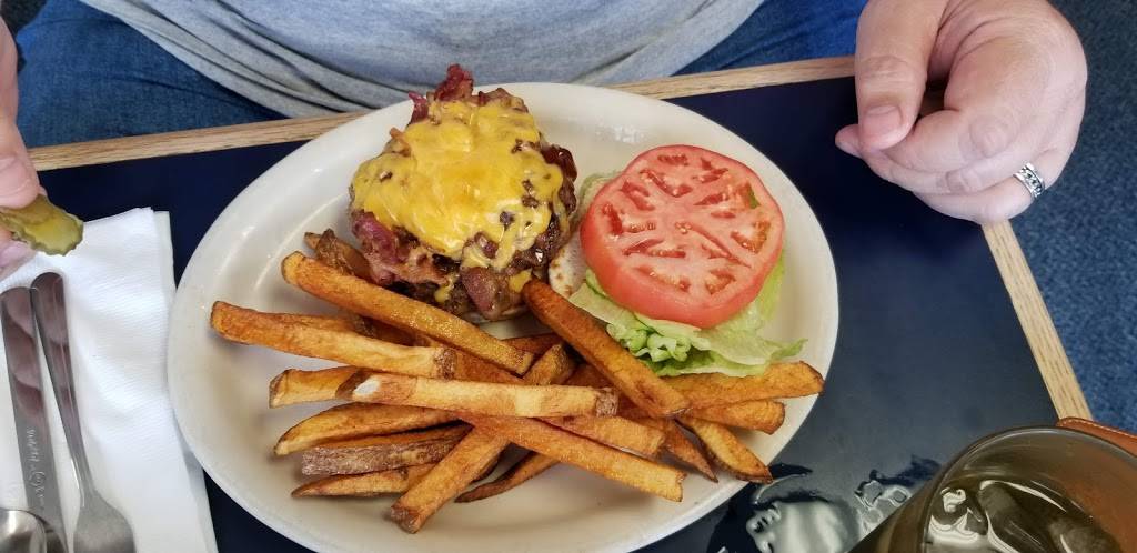 Honeybees Inc | restaurant | 15 W Main St, Geneva, OH 44041, USA | 4404664713 OR +1 440-466-4713