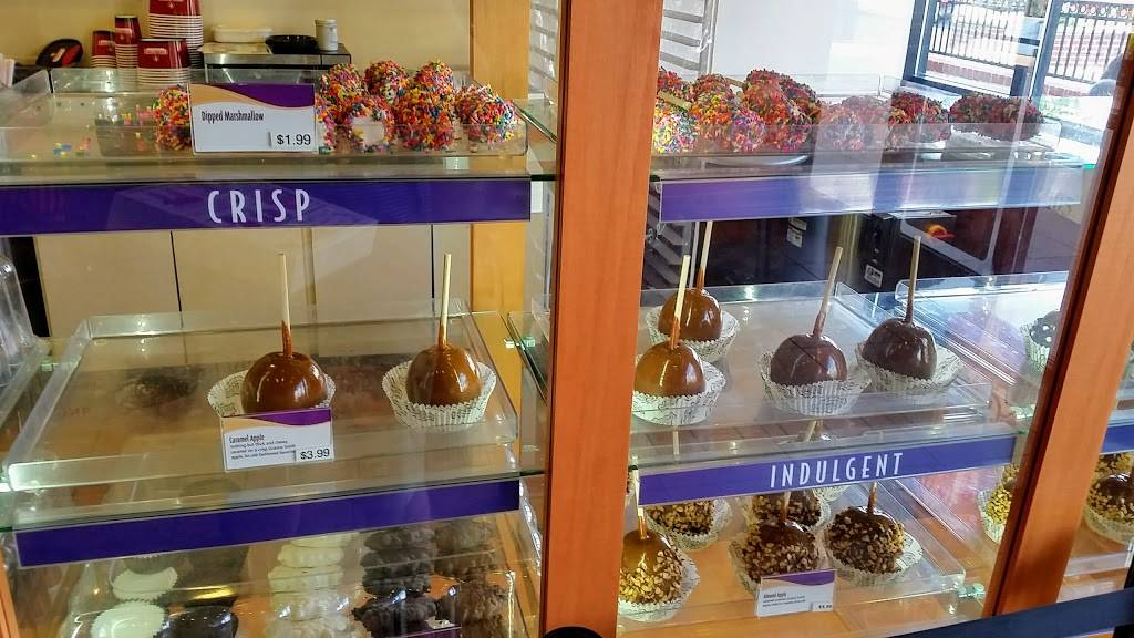 Cold Stone Creamery | bakery | 14550 Clay Terrace Blvd #105, Carmel, IN 46032, USA | 3175697170 OR +1 317-569-7170