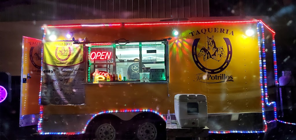 Taqueria Tres Potrillos | restaurant | Carrizo Springs, TX 78834, USA | 2103224542 OR +1 210-322-4542