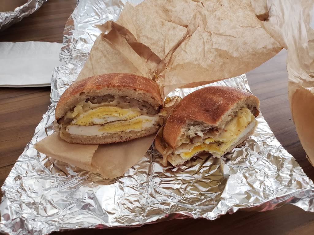 GruBeez | restaurant | 226 N Pine St, Davenport, IA 52802, USA | 5633231404 OR +1 563-323-1404