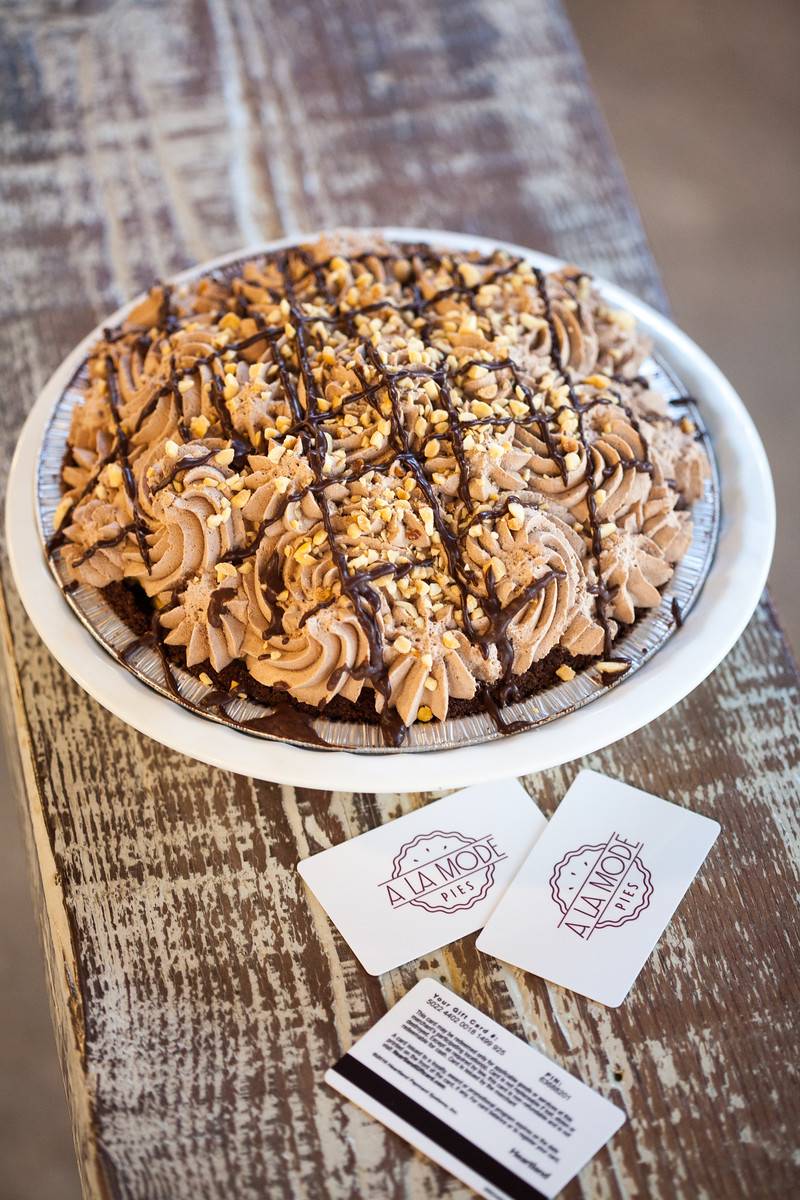A la Mode Pies | bakery | 4225 SW Alaska St, Seattle, WA 98116, USA | 2064564343 OR +1 206-456-4343