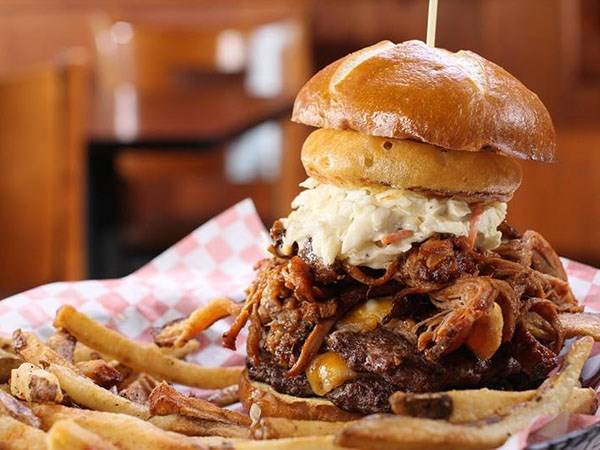 Hungry Hollow Smokehouse & Grille | restaurant | 136 Guelph St #4, Georgetown, ON L7G 4A5, Canada | 9058771400 OR +1 905-877-1400