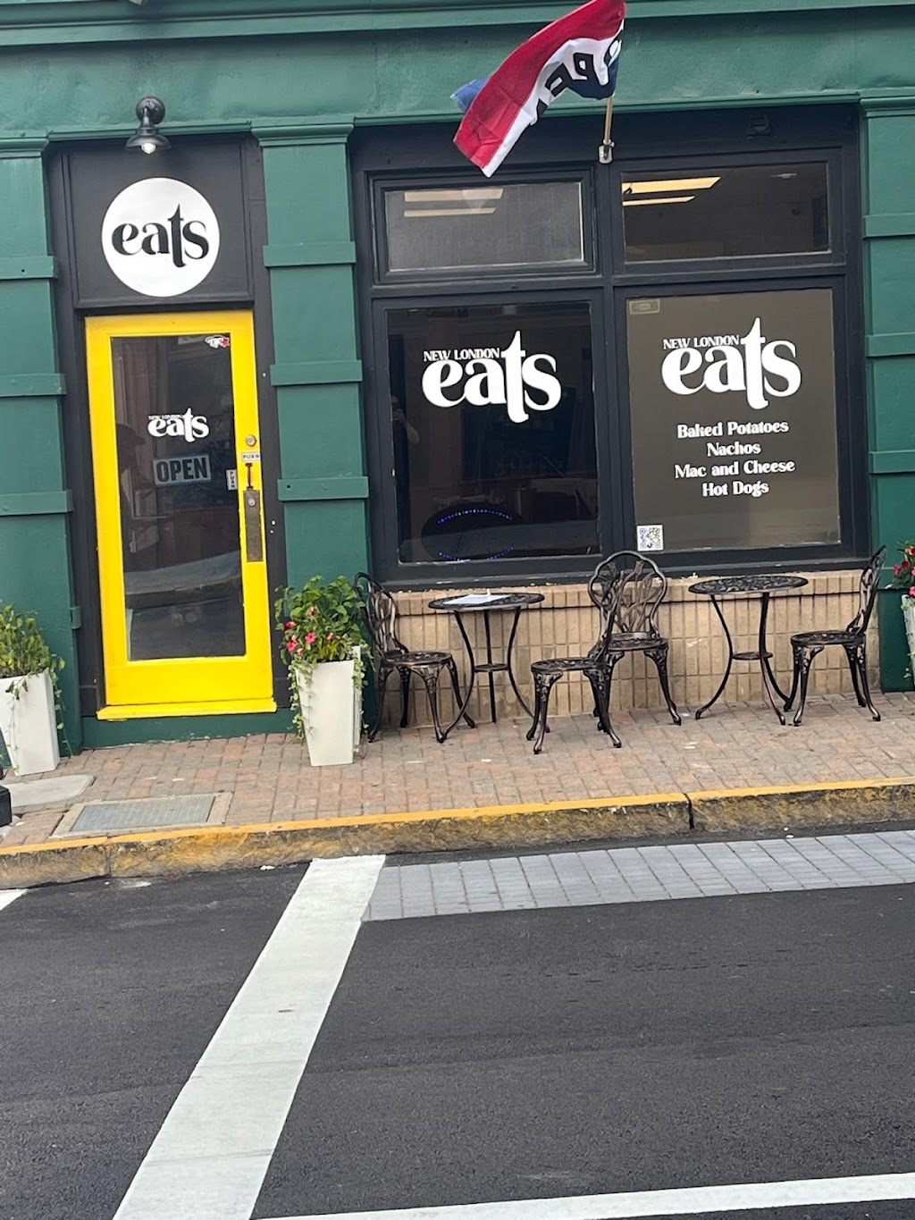 New London Eats | restaurant | 2 Bank St, New London, CT 06320, USA | 8604466198 OR +1 860-446-6198