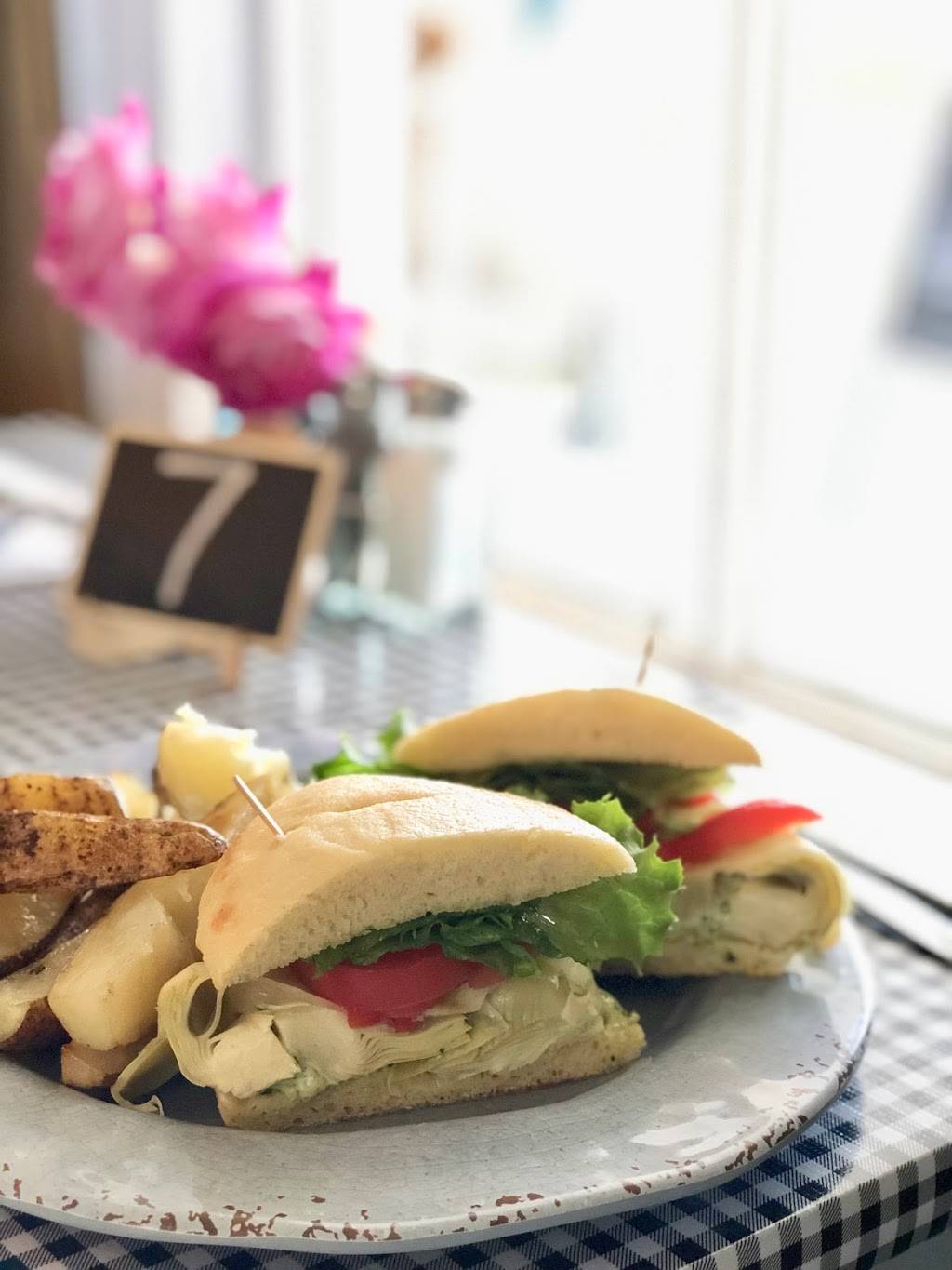 Courtneys House | restaurant | 311 6th St, Templeton, CA 93465, USA | 8054343895 OR +1 805-434-3895
