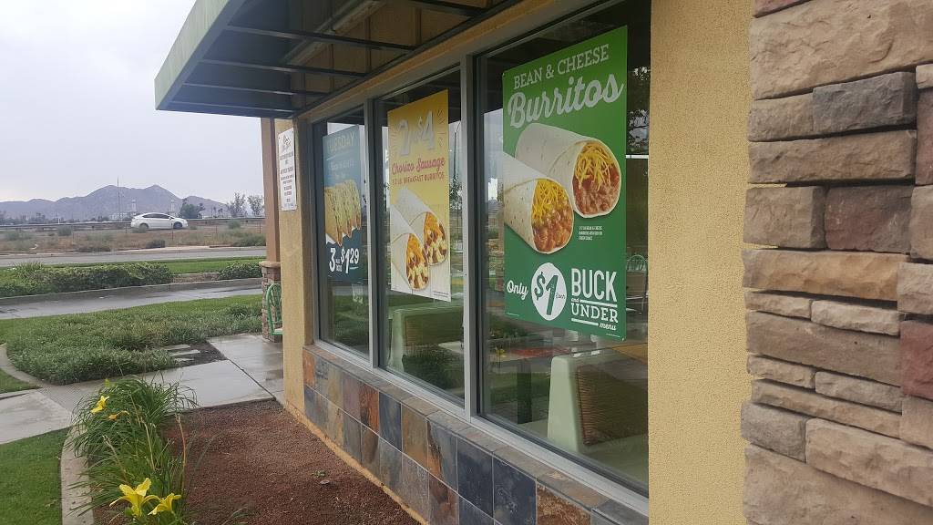 Del Taco | meal takeaway | 3150 Case Rd E, Perris, CA 92570, USA | 9519283675 OR +1 951-928-3675