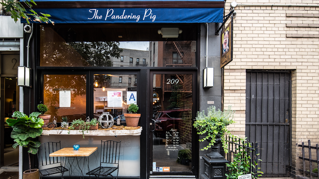 The Pandering Pig | restaurant | 209 Pinehurst Ave, New York, NY 10033, USA | 2127813124 OR +1 212-781-3124