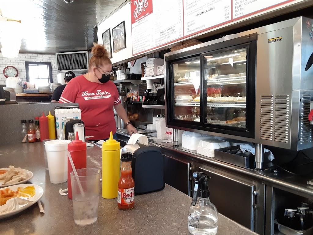 Town Topic Hamburgers Broadway | restaurant | 2021 Broadway Blvd, Kansas City, MO 64108, USA | 8168422298 OR +1 816-842-2298