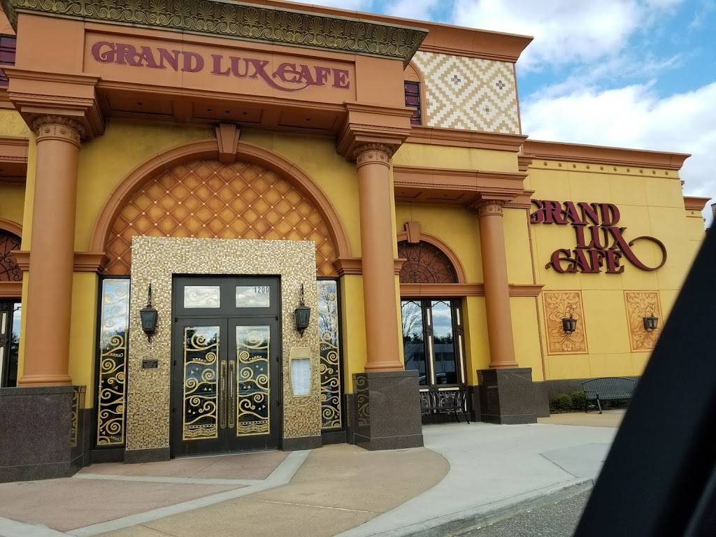 Grand Lux Cafe Restaurant 630 Old Country Rd Garden City Ny