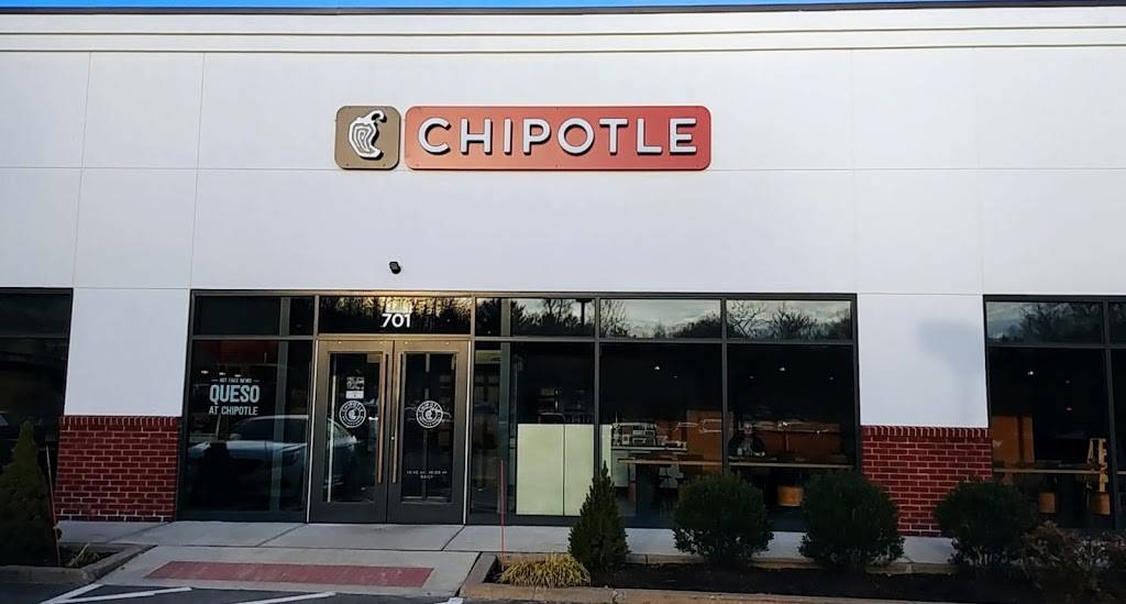 Chipotle Mexican Grill | restaurant | 701 Bridgeport Ave, Shelton, CT 06484, USA | 2032252766 OR +1 203-225-2766