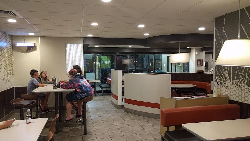 McDonalds | cafe | 1150 E Gannon Dr, Festus, MO 63028, USA | 6369373083 OR +1 636-937-3083