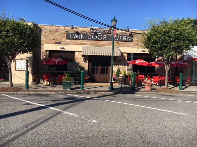 Twin Door Tavern | restaurant | 122 W Pleasant Ave, Maywood, NJ 07607, USA | 2018438022 OR +1 201-843-8022