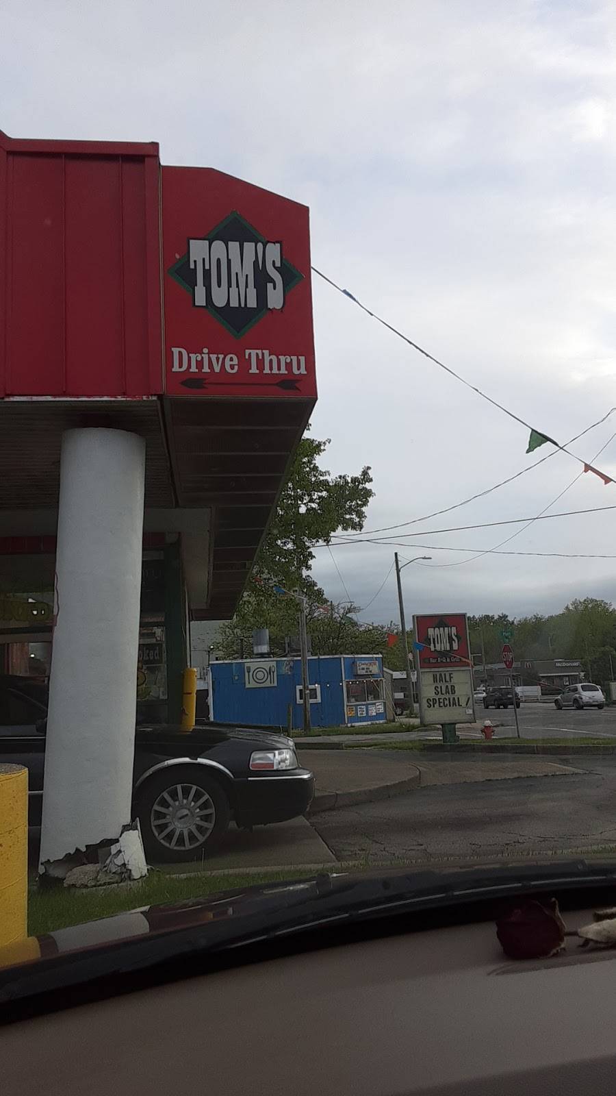 Toms Bar B Q Grill Restaurant 516 Nicholas St Toledo OH 43609 USA toms-bar-b-q-grill-restaurant-516-nicholas-st-toledo-oh-43609-usa