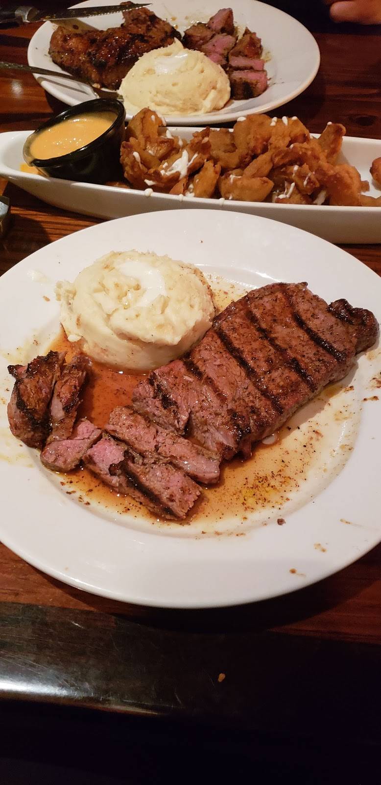 LongHorn Steakhouse | meal takeaway | 8011 Shoppes Blvd, Moosic, PA 18507, USA | 5709699200 OR +1 570-969-9200