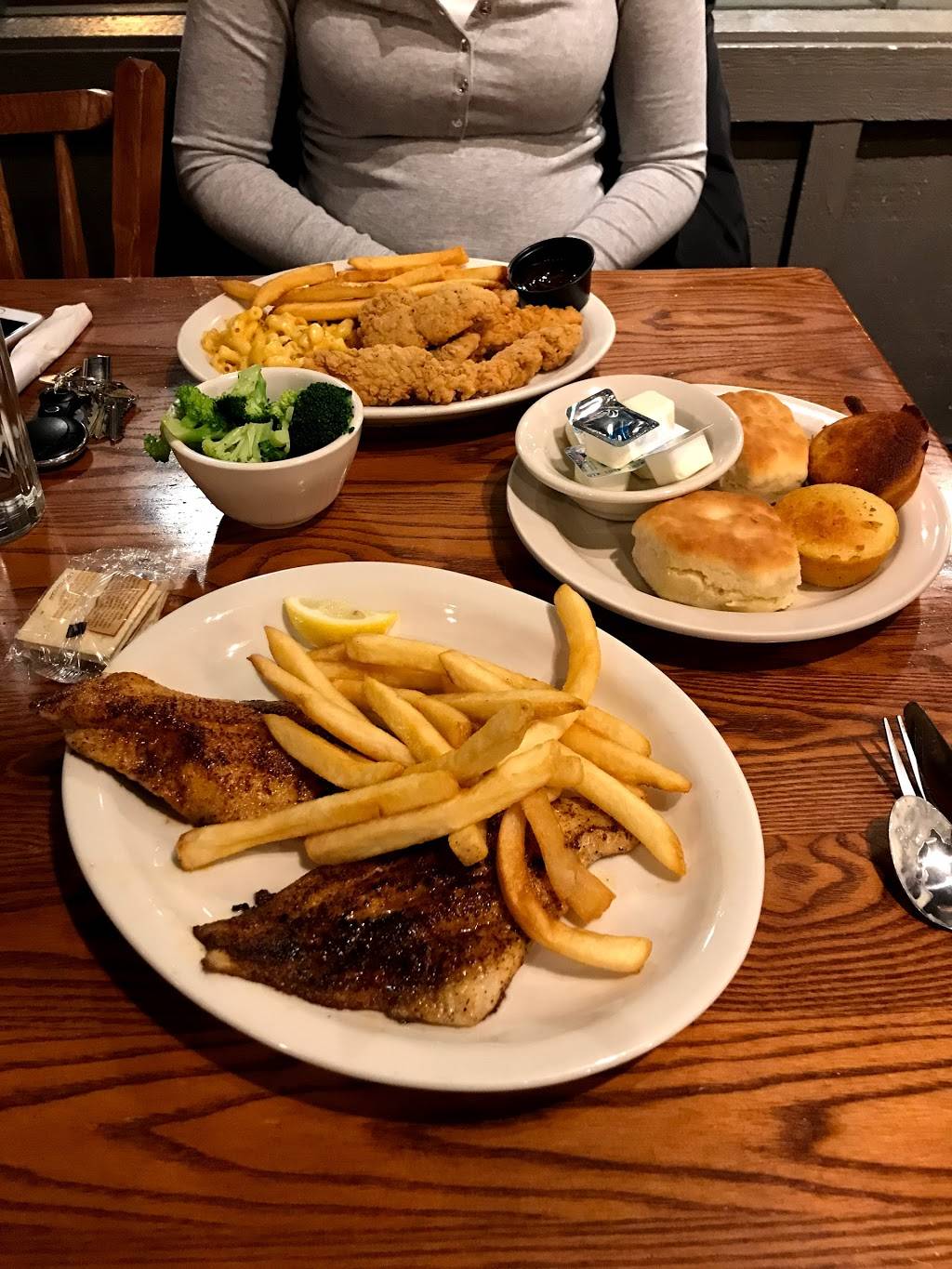 Cracker Barrel Old Country Store | restaurant | 6643 Transit Rd, Williamsville, NY 14221, USA | 7166359542 OR +1 716-635-9542