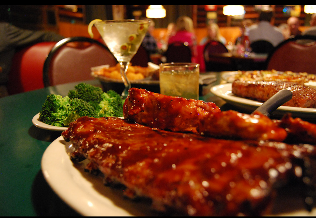 Hickory Inn | restaurant | 652 N Limestone St, Springfield, OH 45503, USA | 9373231779 OR +1 937-323-1779