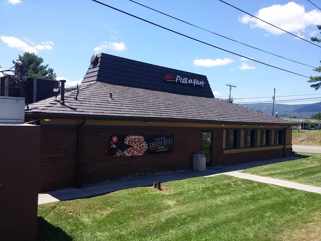 Pizza Hut Meal takeaway 806 Wenonah Ave, Pearisburg, VA 24134, USA